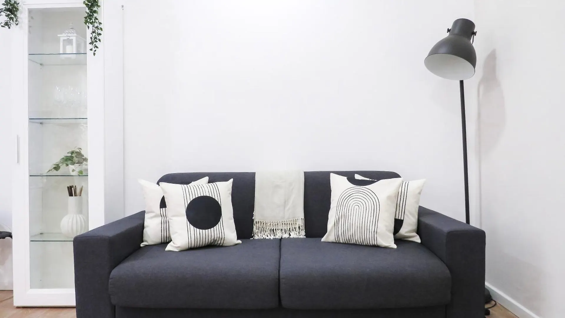 Urban Home - Direct To Malpensa - Duomo - San Siro contacts